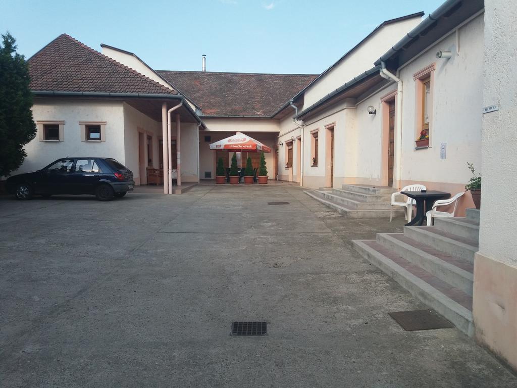 Rakoczi Panzio Hotel Debrecen Luaran gambar